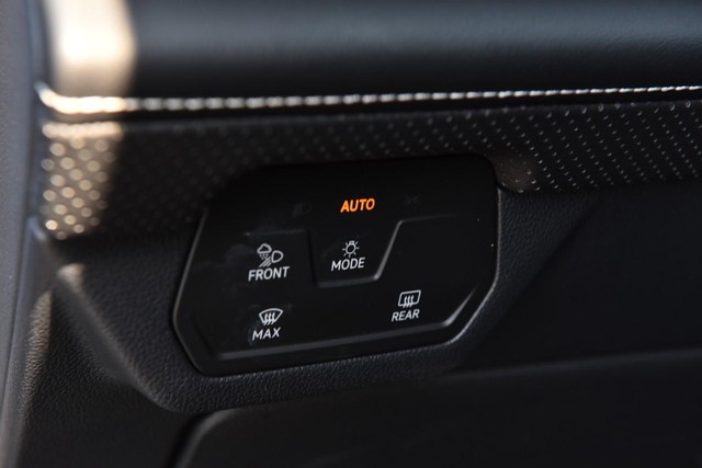 Volkswagen Atlas Cross Sport Vehicle Image 11