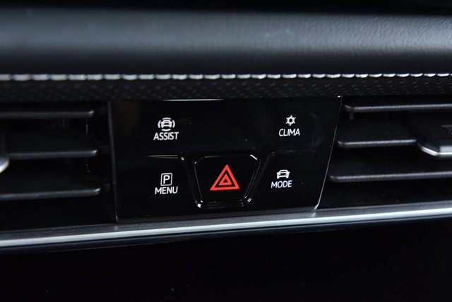 Volkswagen Atlas Cross Sport Vehicle Image 14