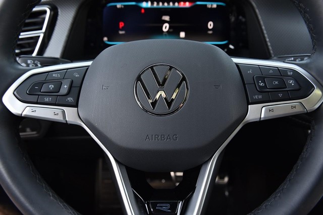 Volkswagen Atlas Cross Sport Vehicle Image 17