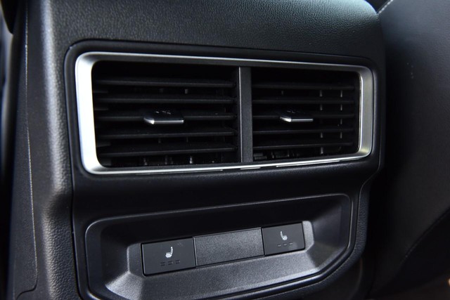 Volkswagen Atlas Cross Sport Vehicle Image 22