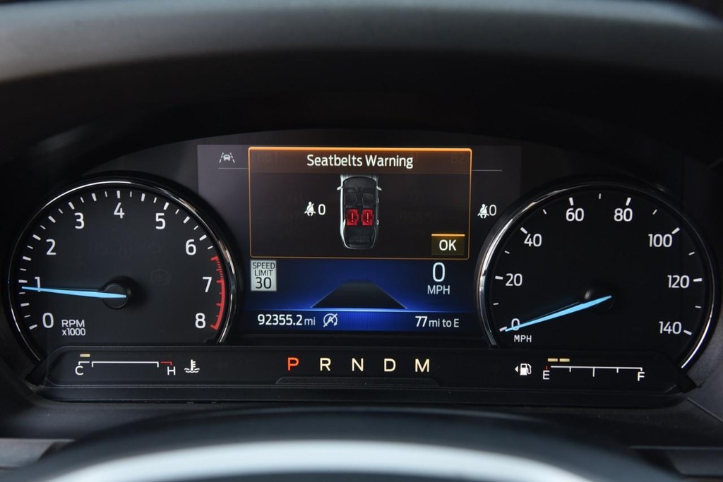 Ford Explorer Vehicle Full-screen Gallery Image 12