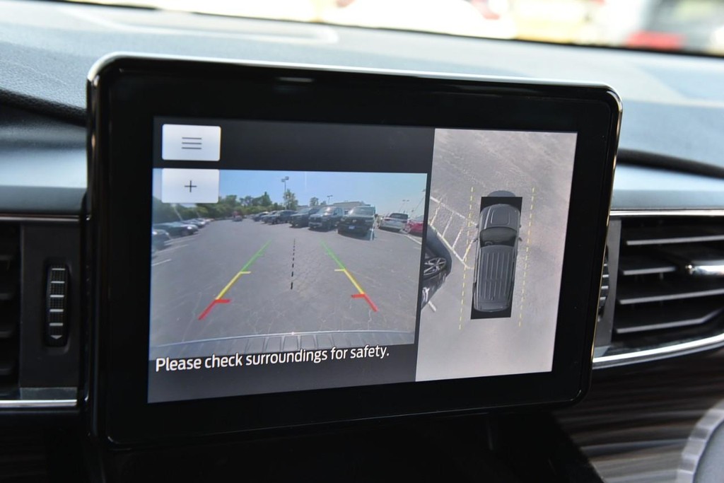 Ford Explorer Vehicle Full-screen Gallery Image 13