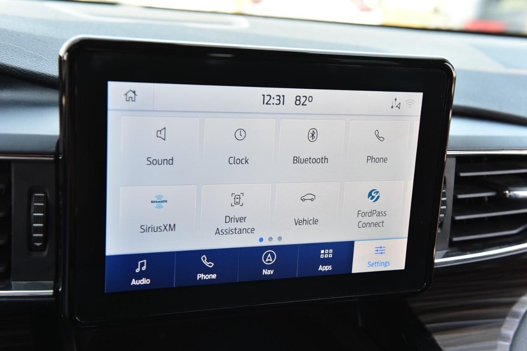 Ford Explorer Vehicle Full-screen Gallery Image 14