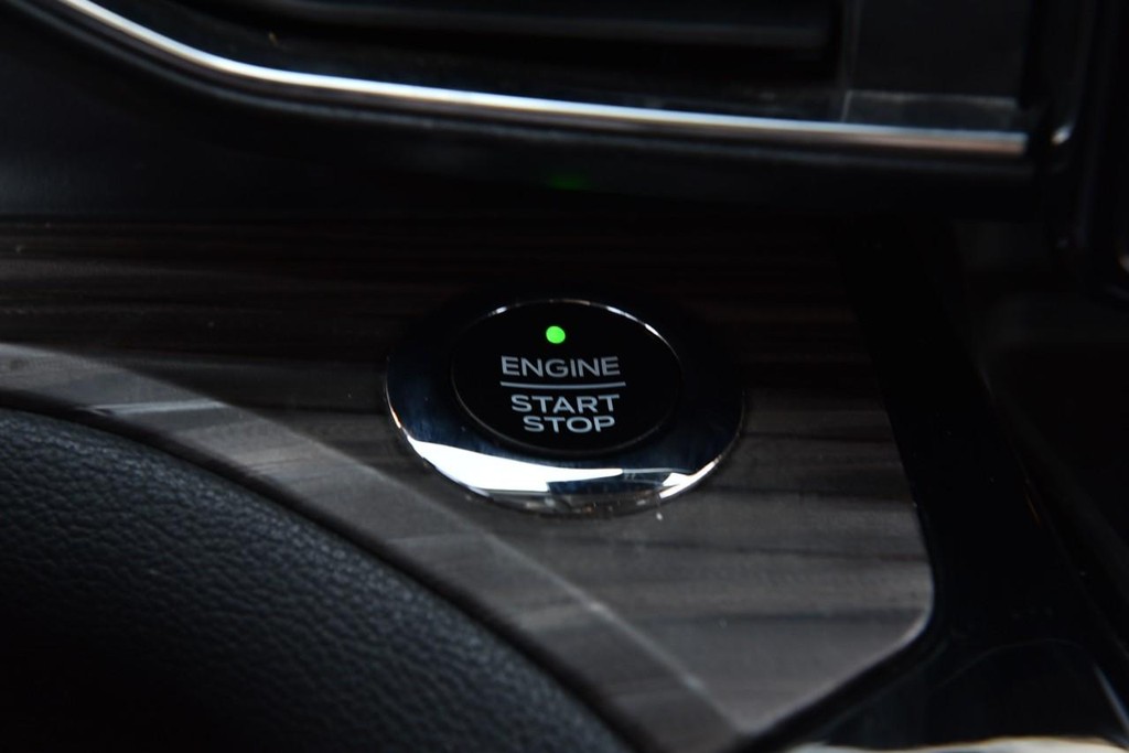Ford Explorer Vehicle Full-screen Gallery Image 15