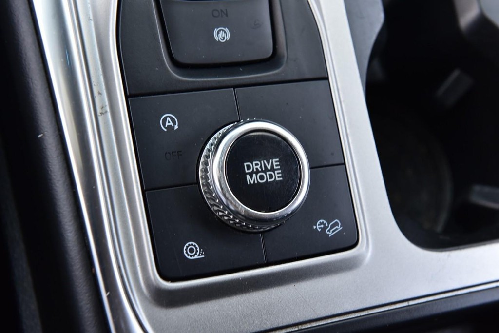 Ford Explorer Vehicle Full-screen Gallery Image 18