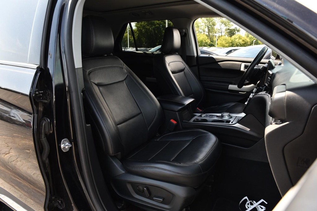 Ford Explorer Vehicle Full-screen Gallery Image 21