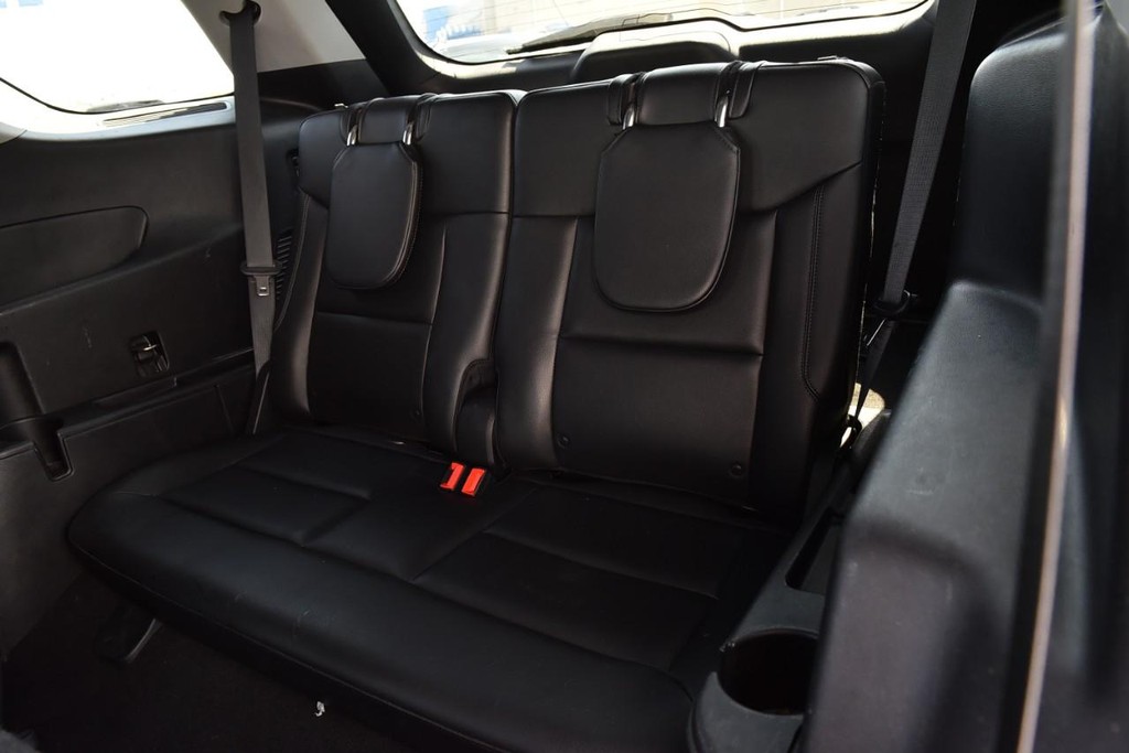 Ford Explorer Vehicle Full-screen Gallery Image 25