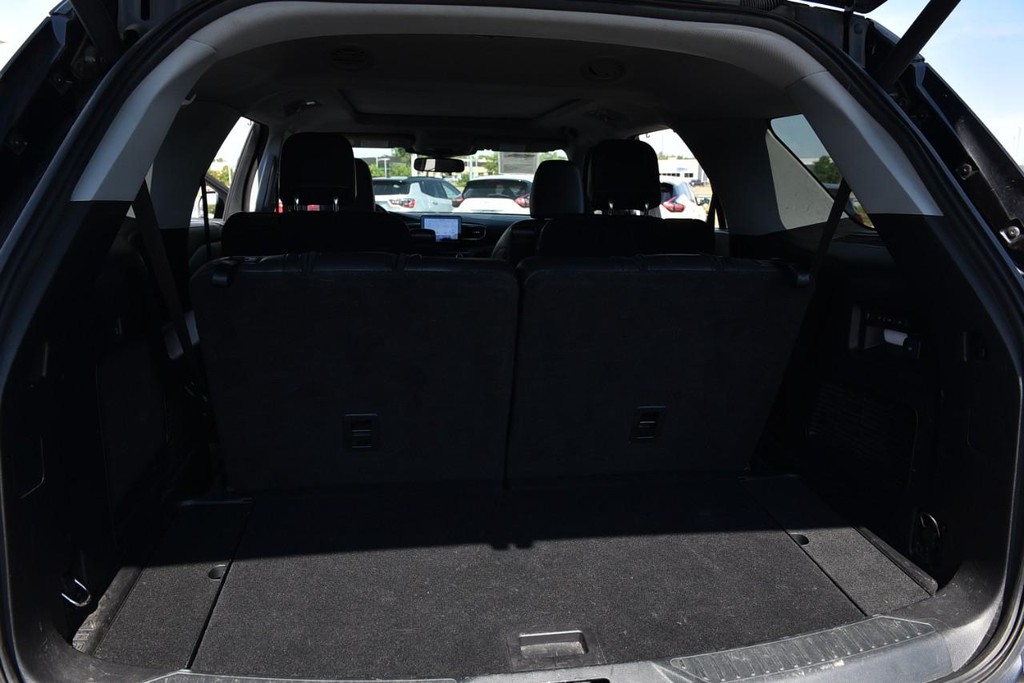 Ford Explorer Vehicle Full-screen Gallery Image 26