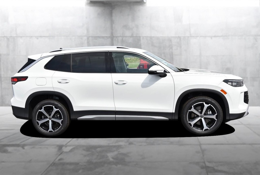Volkswagen Tiguan Vehicle Full-screen Gallery Image 5