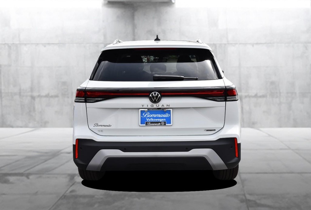 Volkswagen Tiguan Vehicle Full-screen Gallery Image 6