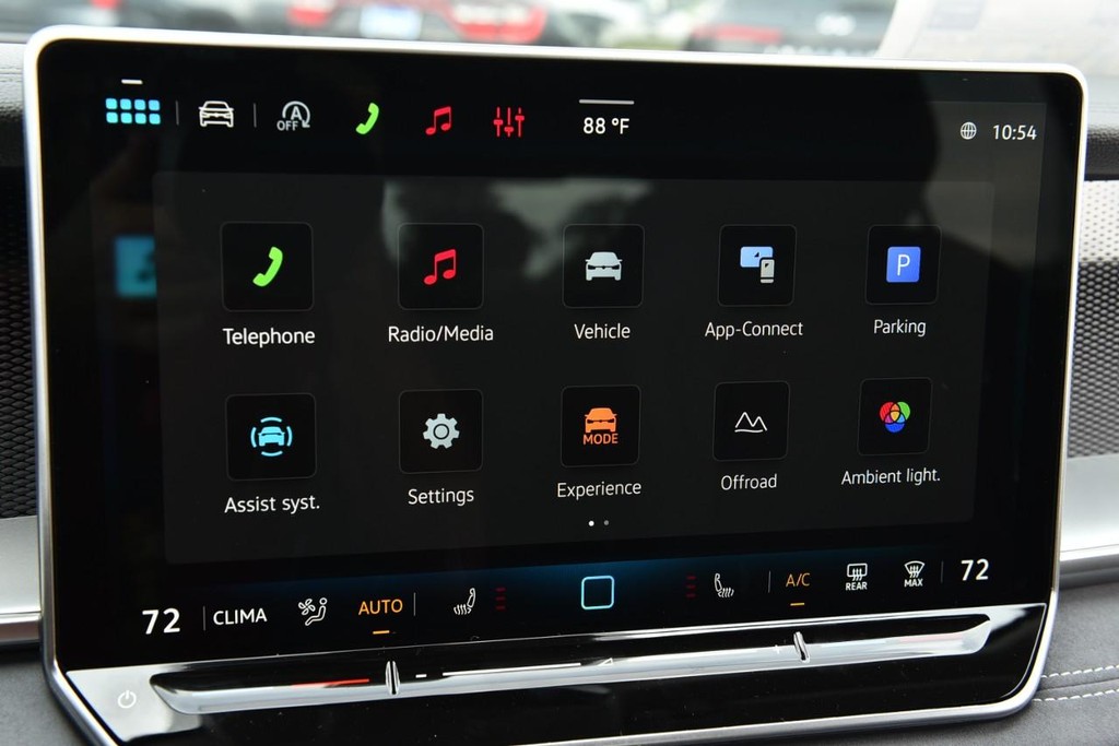 Volkswagen Tiguan Vehicle Full-screen Gallery Image 15