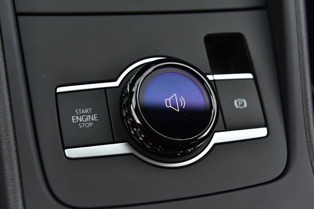 Volkswagen Tiguan Vehicle Full-screen Gallery Image 17