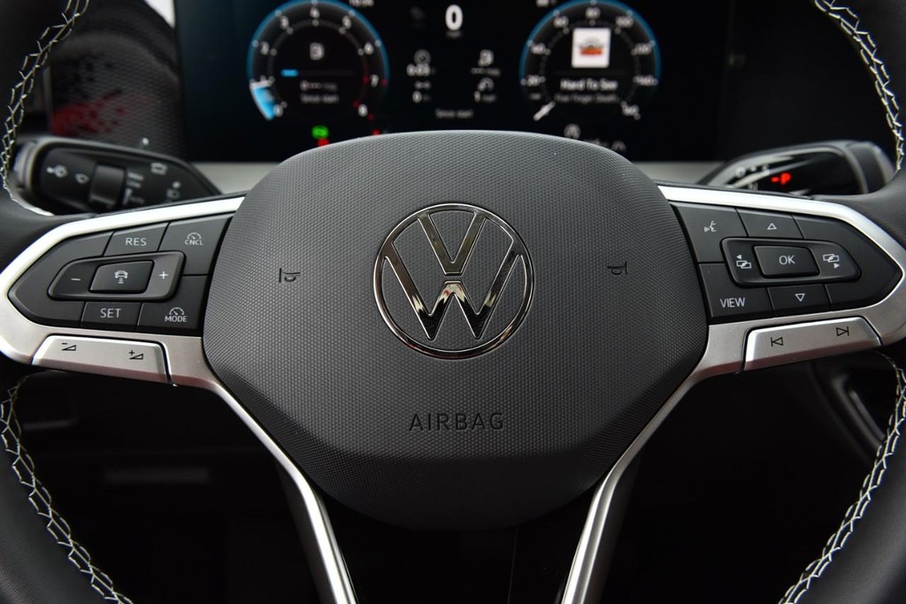 Volkswagen Tiguan Vehicle Full-screen Gallery Image 18