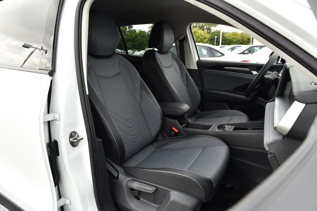 Volkswagen Tiguan Vehicle Full-screen Gallery Image 20