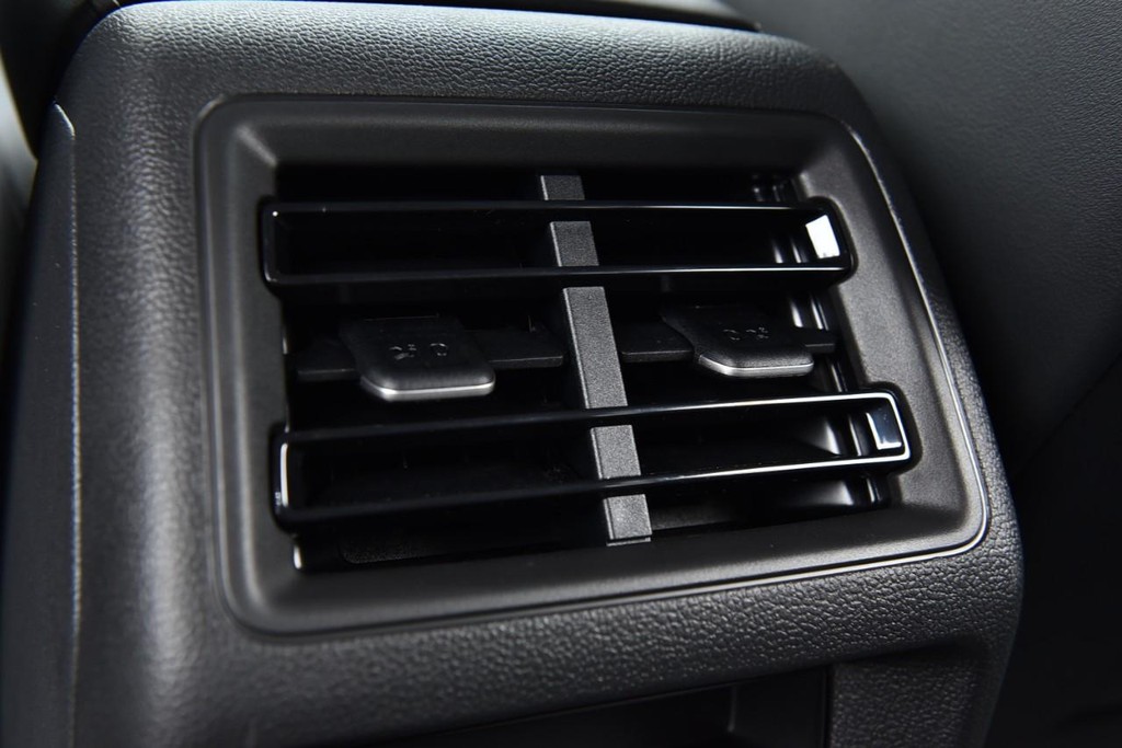 Volkswagen Tiguan Vehicle Full-screen Gallery Image 22