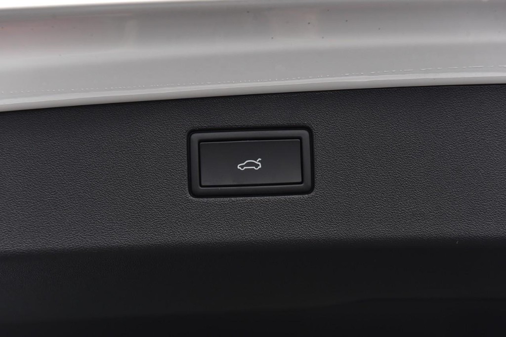 Volkswagen Tiguan Vehicle Full-screen Gallery Image 25