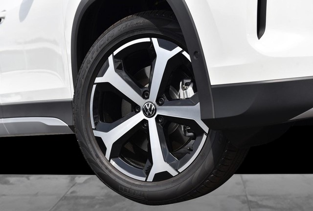 Volkswagen Tiguan Vehicle Image 03