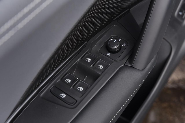 Volkswagen Tiguan Vehicle Image 08
