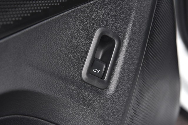Volkswagen Tiguan Vehicle Image 09