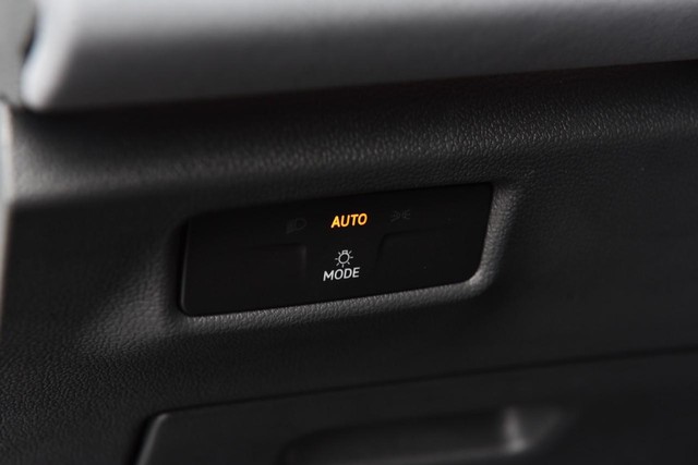 Volkswagen Tiguan Vehicle Image 11