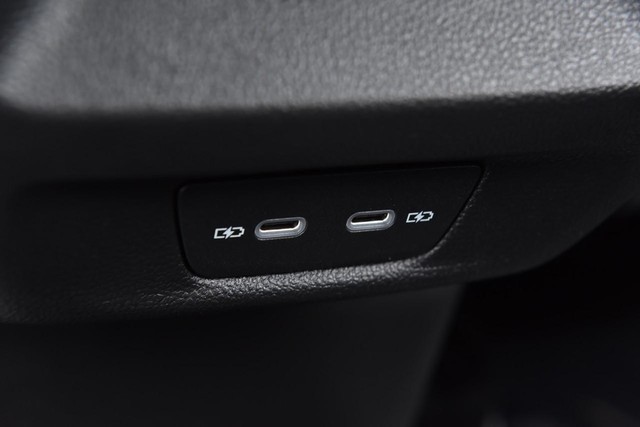 Volkswagen Tiguan Vehicle Image 23
