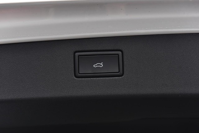 Volkswagen Tiguan Vehicle Image 25
