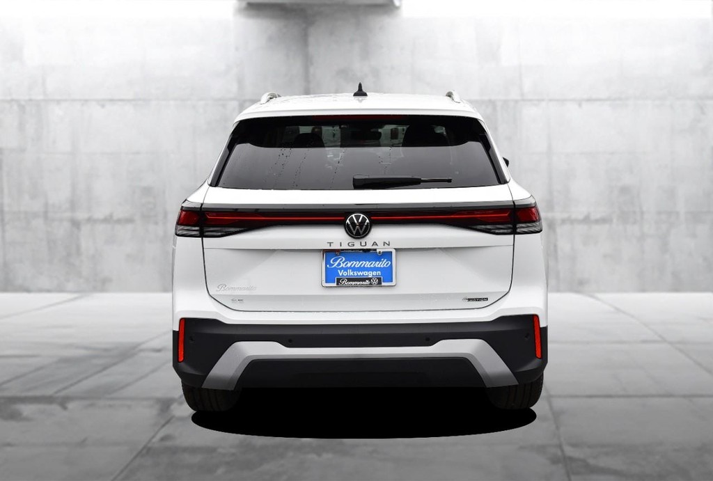 Volkswagen Tiguan Vehicle Full-screen Gallery Image 6