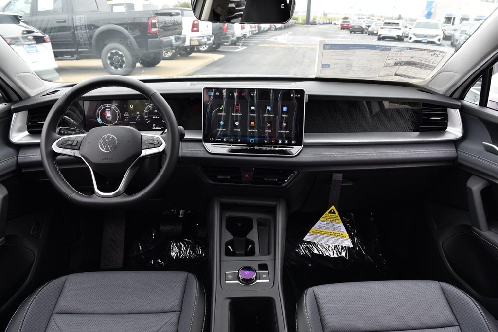 Volkswagen Tiguan Vehicle Full-screen Gallery Image 7