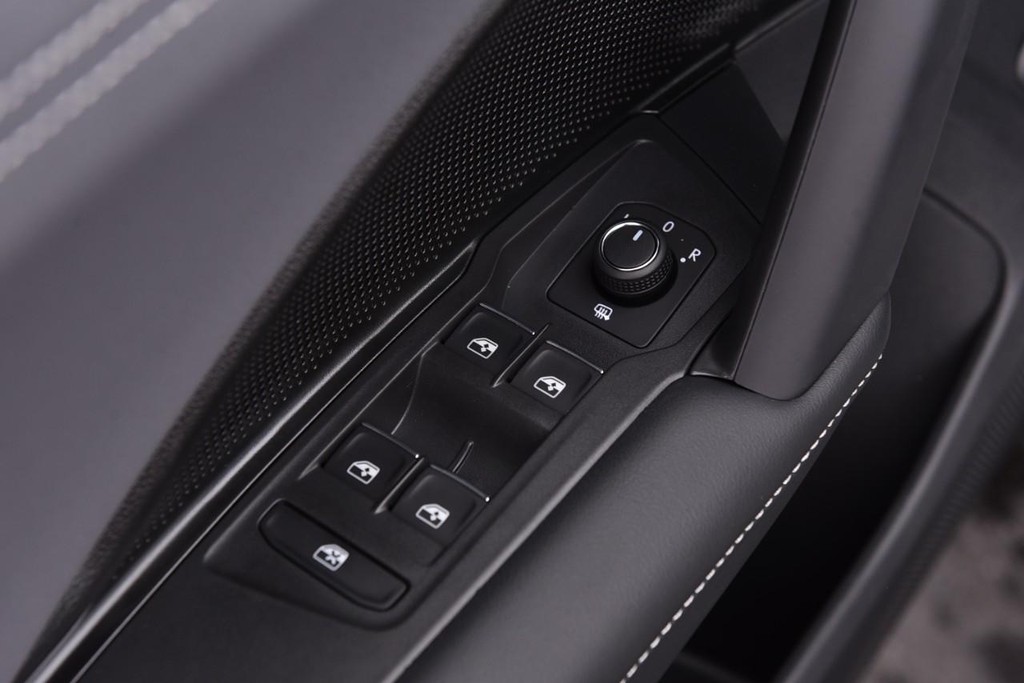 Volkswagen Tiguan Vehicle Full-screen Gallery Image 8