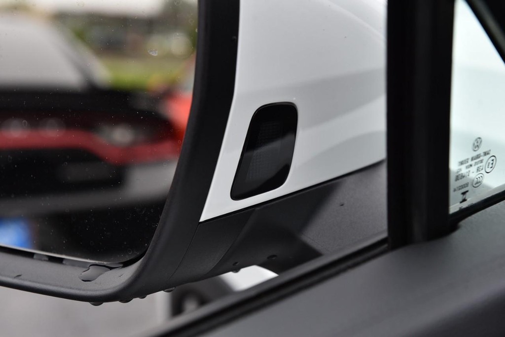 Volkswagen Tiguan Vehicle Full-screen Gallery Image 10