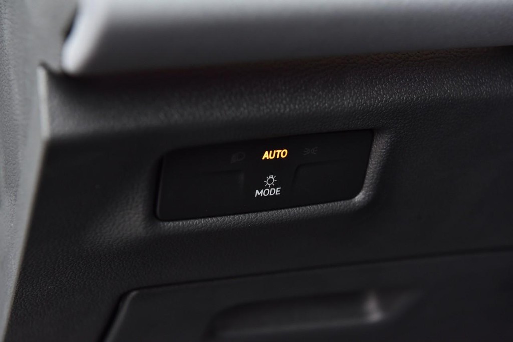Volkswagen Tiguan Vehicle Full-screen Gallery Image 11