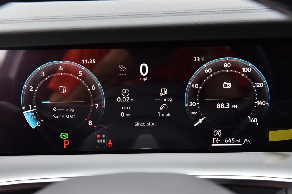 Volkswagen Tiguan Vehicle Full-screen Gallery Image 12