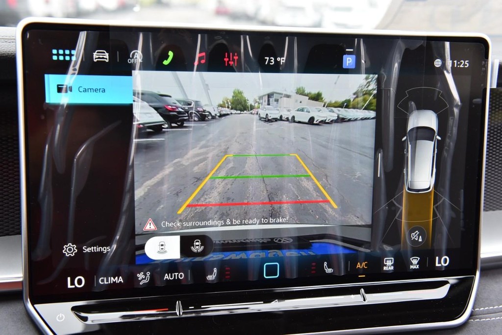 Volkswagen Tiguan Vehicle Full-screen Gallery Image 13