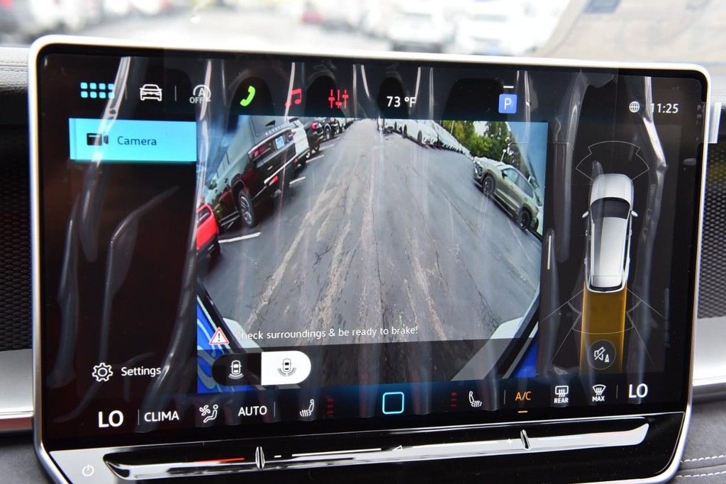 Volkswagen Tiguan Vehicle Full-screen Gallery Image 14