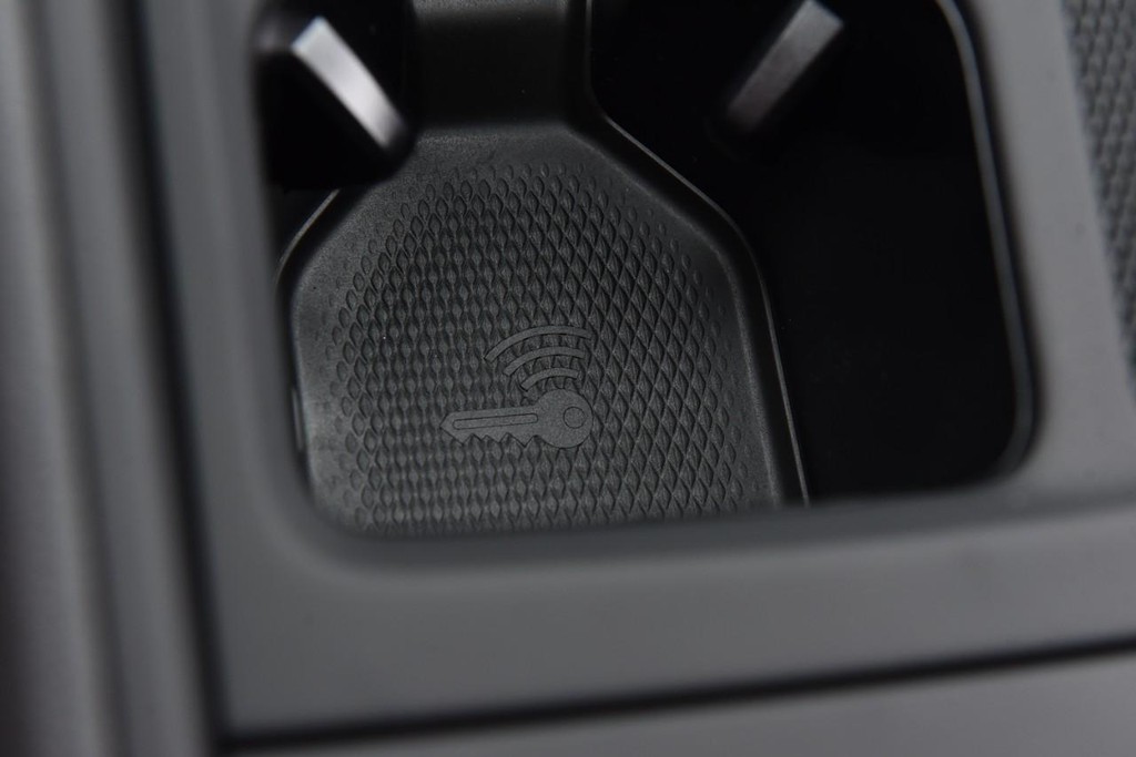 Volkswagen Tiguan Vehicle Full-screen Gallery Image 16