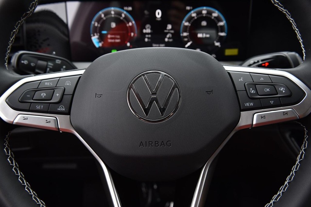 Volkswagen Tiguan Vehicle Full-screen Gallery Image 18