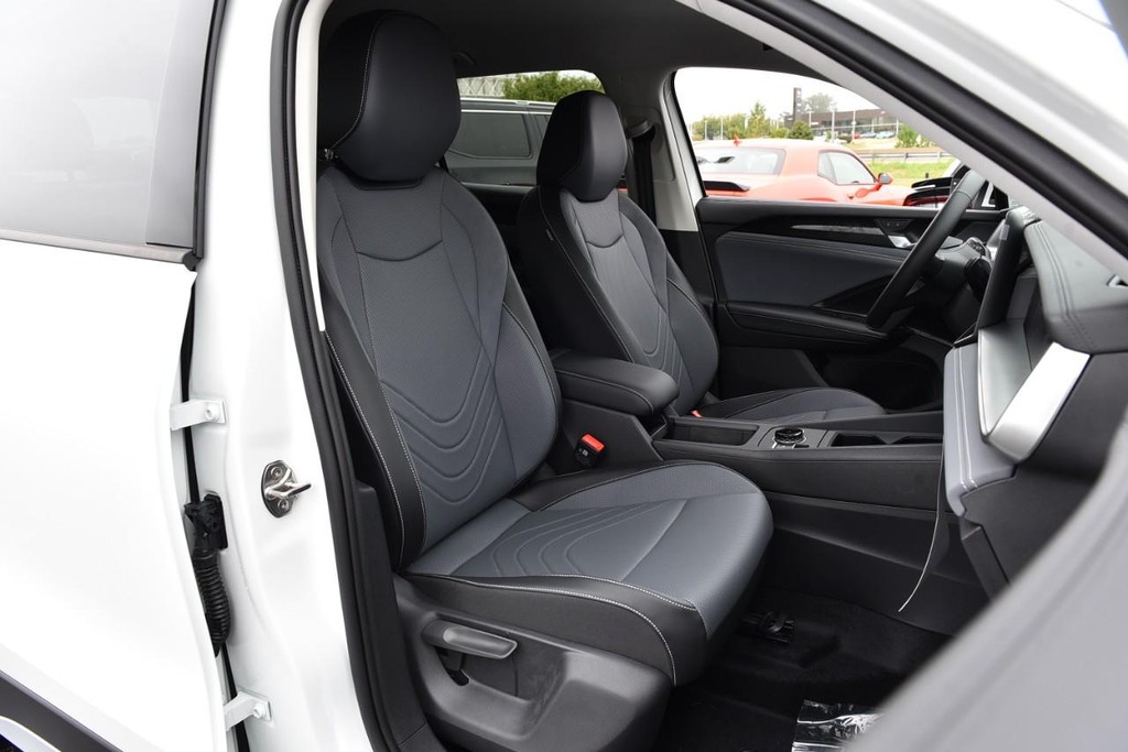 Volkswagen Tiguan Vehicle Full-screen Gallery Image 20