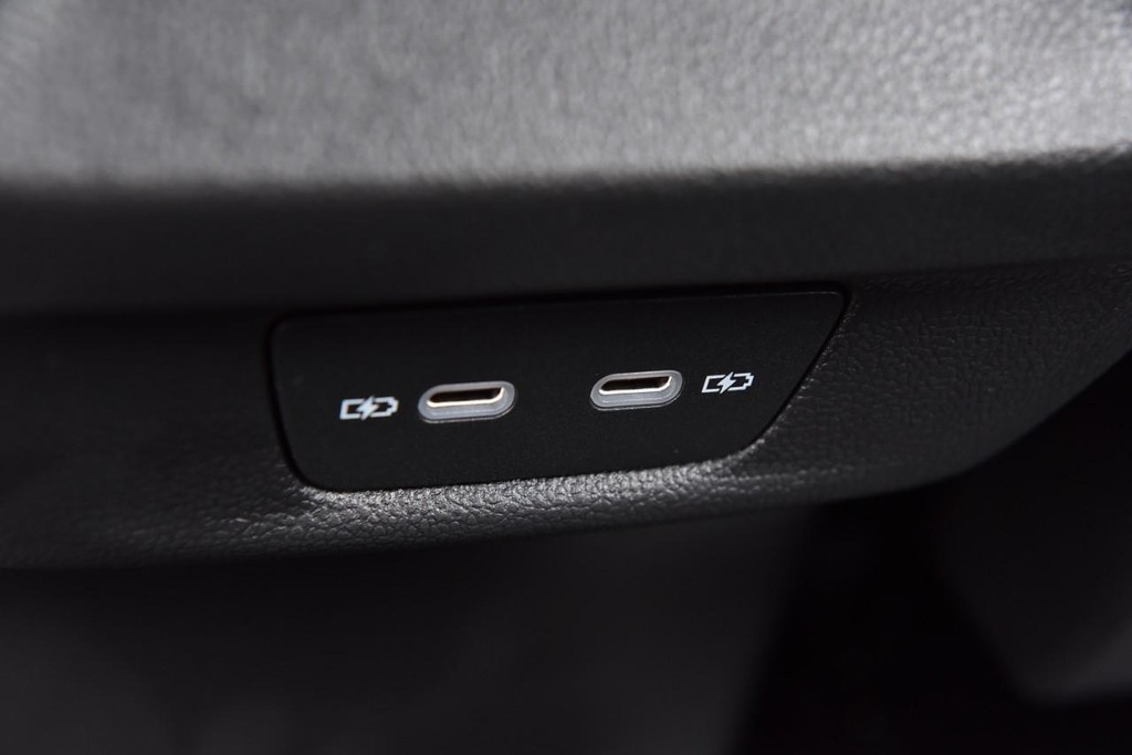 Volkswagen Tiguan Vehicle Full-screen Gallery Image 23