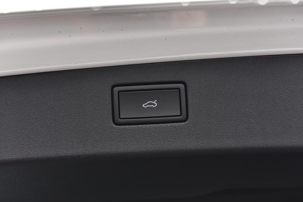 Volkswagen Tiguan Vehicle Full-screen Gallery Image 25