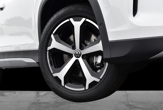 Volkswagen Tiguan Vehicle Image 03