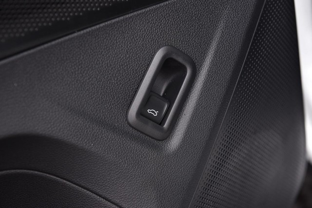 Volkswagen Tiguan Vehicle Image 09