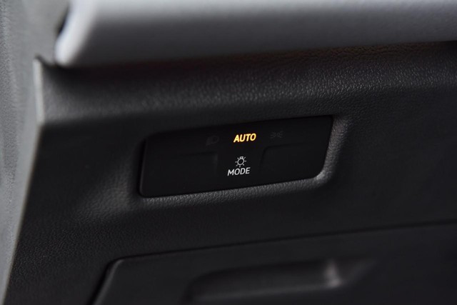 Volkswagen Tiguan Vehicle Image 11