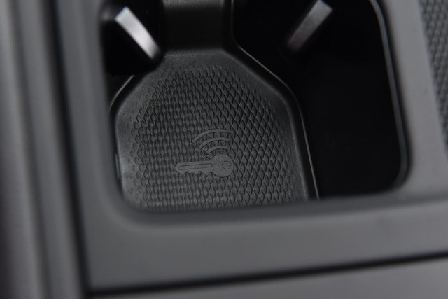 Volkswagen Tiguan Vehicle Image 16