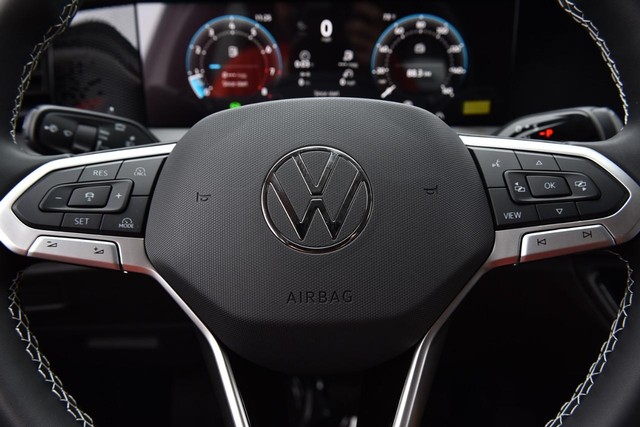 Volkswagen Tiguan Vehicle Image 18
