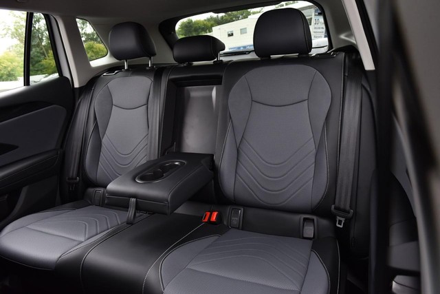 Volkswagen Tiguan Vehicle Image 21