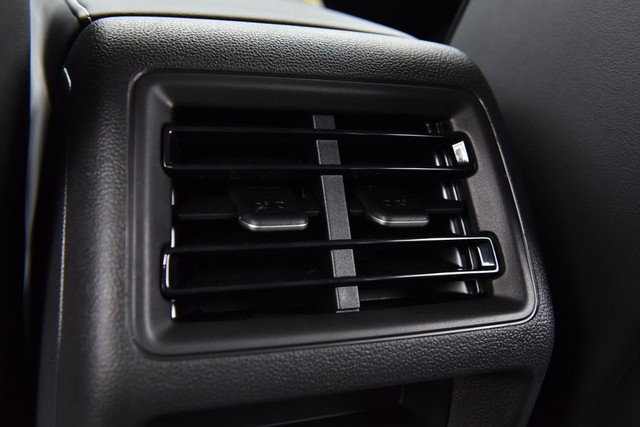Volkswagen Tiguan Vehicle Image 22