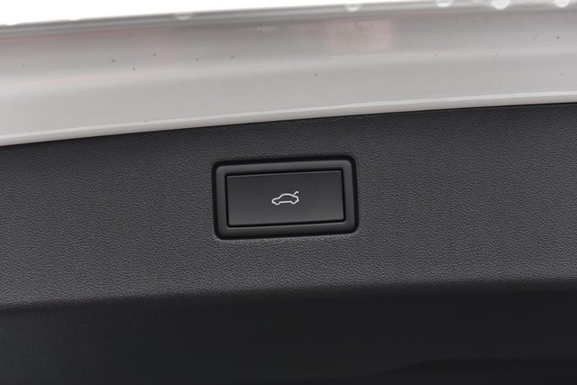Volkswagen Tiguan Vehicle Image 25
