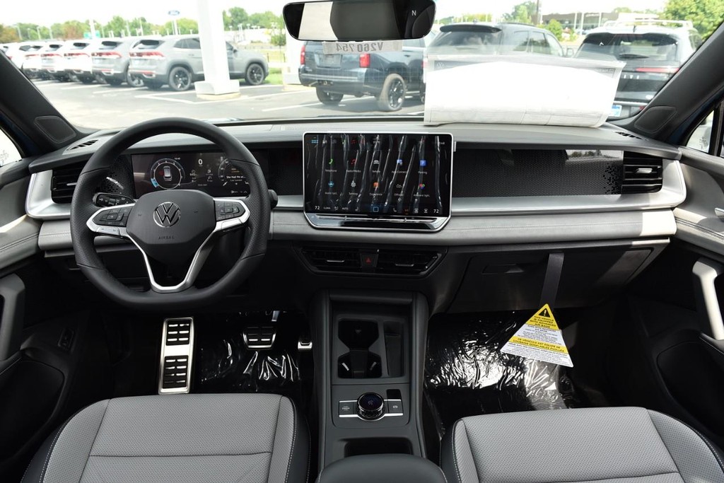 Volkswagen Tiguan Vehicle Full-screen Gallery Image 7