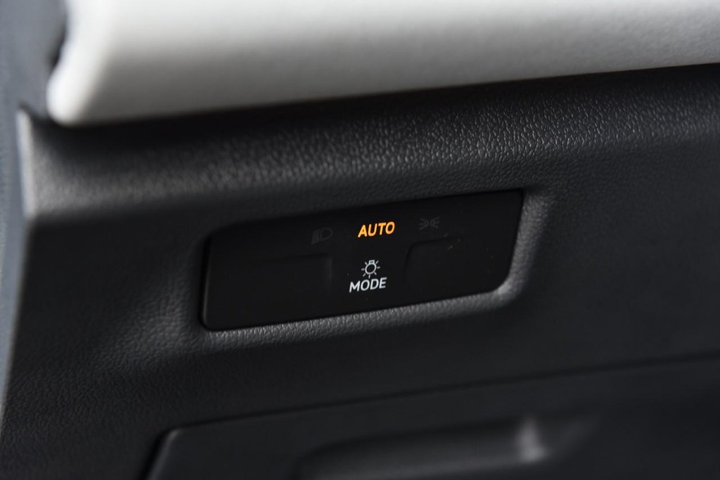 Volkswagen Tiguan Vehicle Full-screen Gallery Image 11