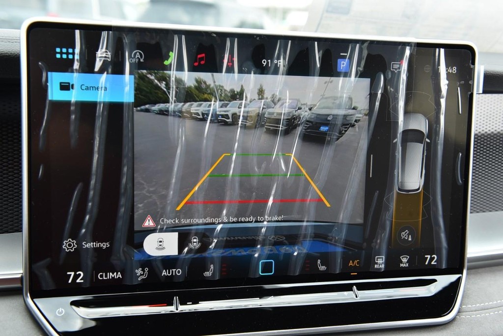 Volkswagen Tiguan Vehicle Full-screen Gallery Image 13